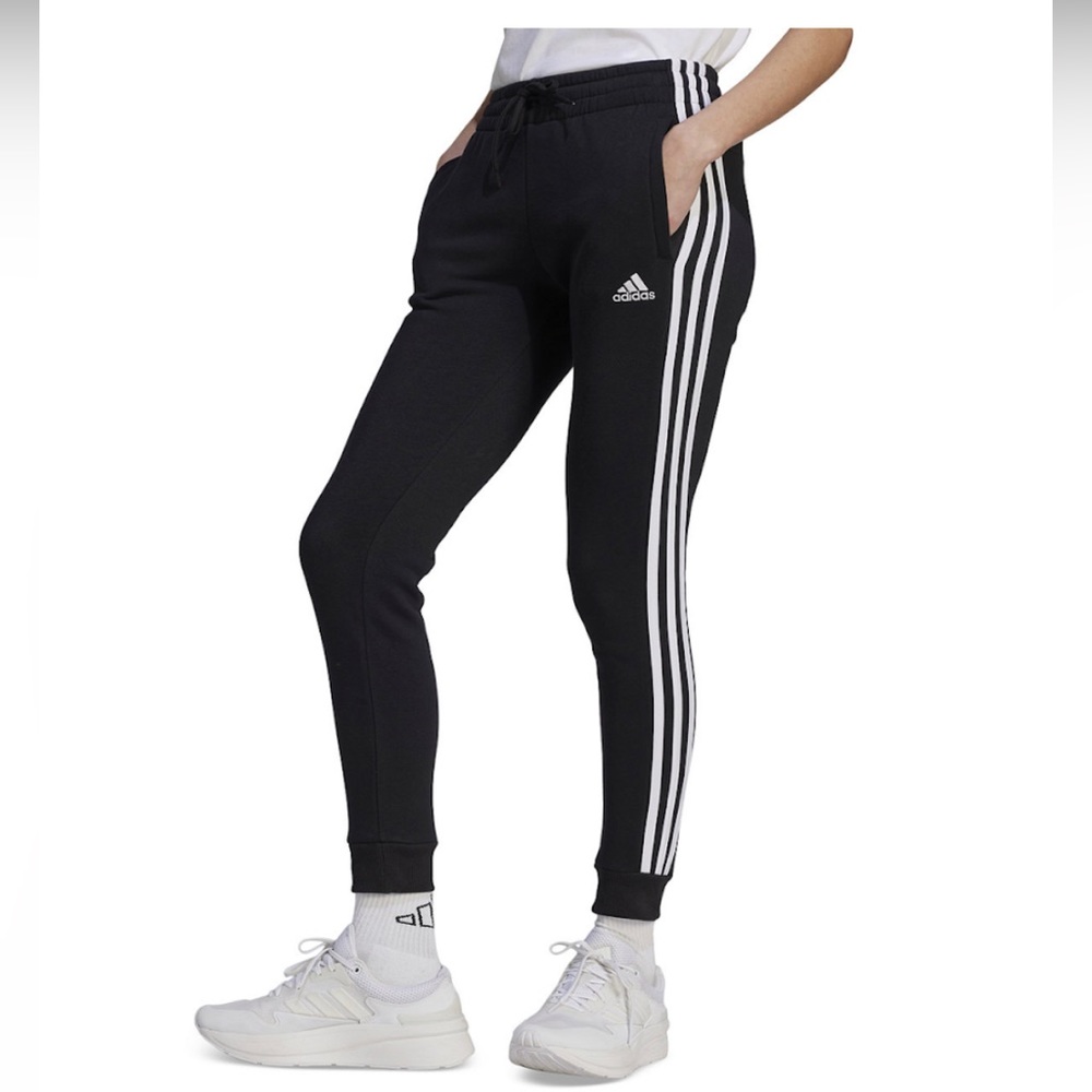 Adidas Elastic waist with drawcord Black Sweat Pant / Jogger  . Size XL. NWT .